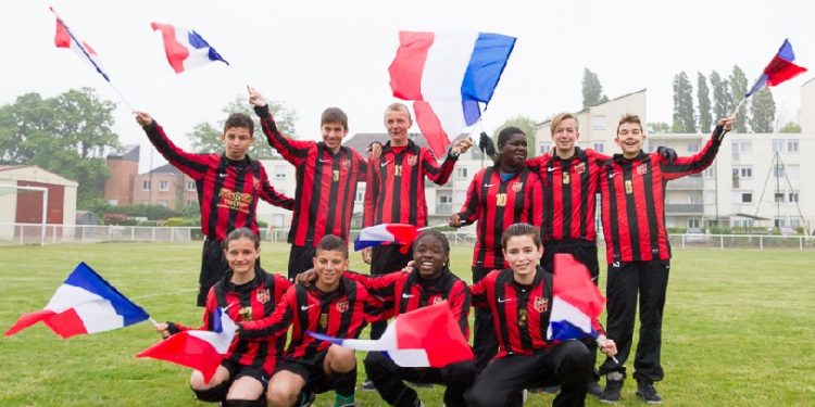 Le Cosmo Taverny, ambassadeur du Football pour l’Amitié