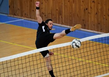 Tennis Ballon : Trois équipes prennent la tête