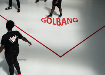 Golbang et le Five, main dans la main