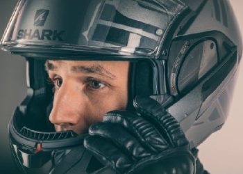 Johann Zarco égérie de la campagne publicitaire SHARK Helmets
