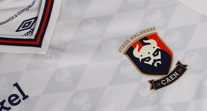 Ligue 1 : Umbro dévoile le nouveau maillot extérieur du SM Caen