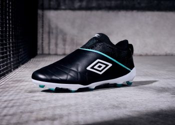 Umbro lance sa première chaussure de football sans lacets