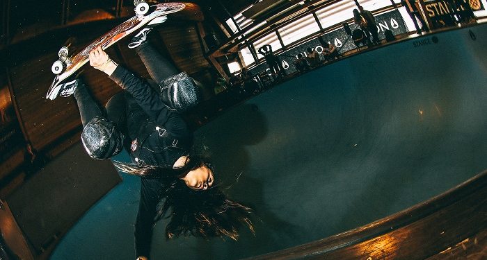 En roller ou en skateboard, les filles roulent vers les JO
