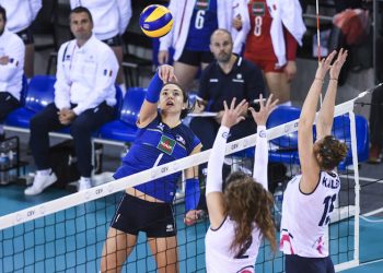 Le groupe des Bleues pour la Golden European League de volley