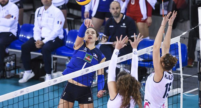 Le groupe des Bleues pour la Golden European League de volley