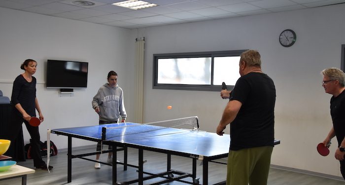 Le tennis de table marque des points contre la lombalgie