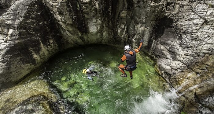 Faites du canyoning en Corse pendant les vacances d’été !