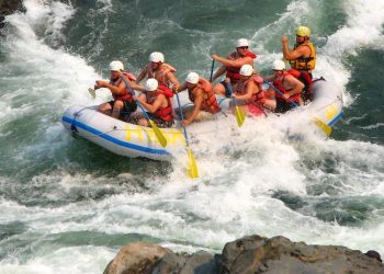 Sports de plein air : rafting en Ardèche