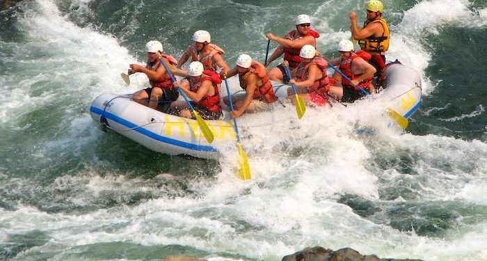 Sports de plein air : rafting en Ardèche