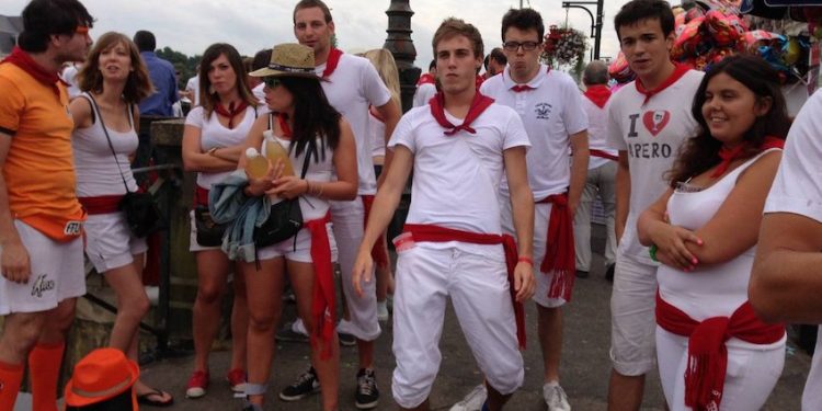 Le lancer de noyau d’olive, un amusement fédéré