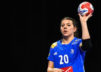 Laura Flippes, la gauchère caviar des Bleues