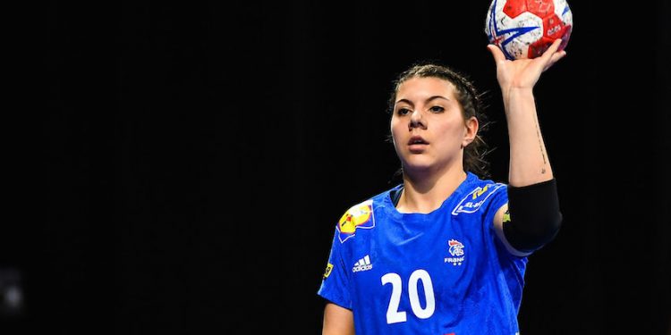 Laura Flippes, la gauchère caviar des Bleues