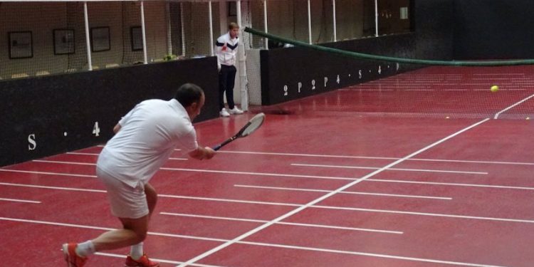 Jeu de paume : le sport des rois tente de survivre