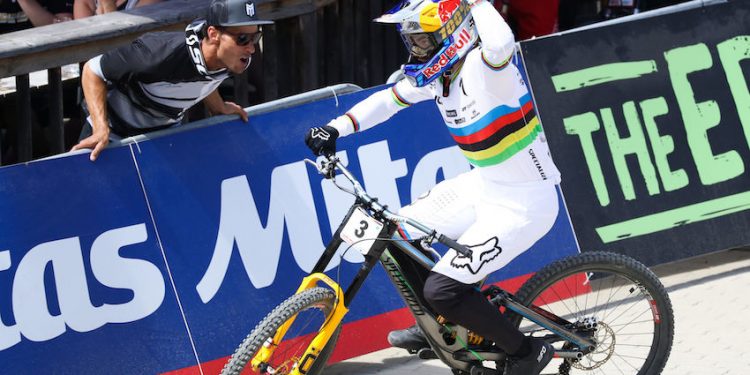 Loïc Bruni vainqueur de la Coupe du monde UCI de VTT de descente