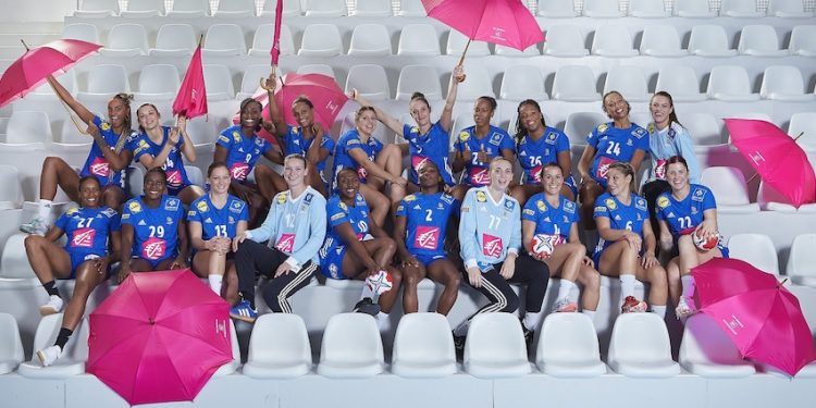 Les équipes de France de handball en rose avec la Caisse d’Epargne