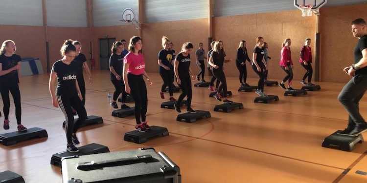 Réconcilier sport scolaire et adolescentes à Caen