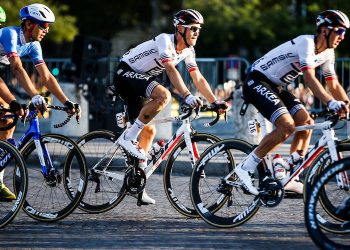 Arkéa-Samsic accompagne 12 jeunes cyclistes bretons