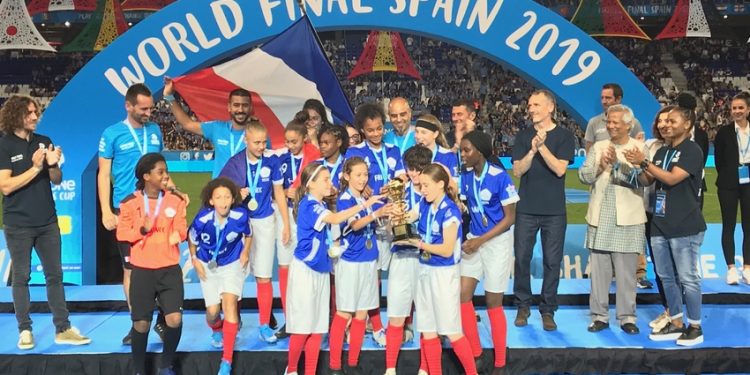 L’OL féminin remporte la Danone Nations Cup