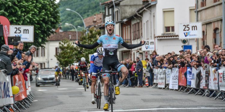 Deux espoirs du cyclisme français signent à Arkéa-Samsic