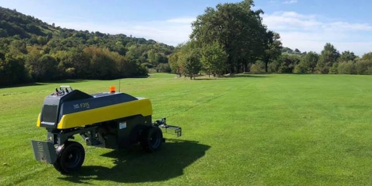 La tondeuse autonome de l’Ecogolf de l’Ariège, une première mondiale