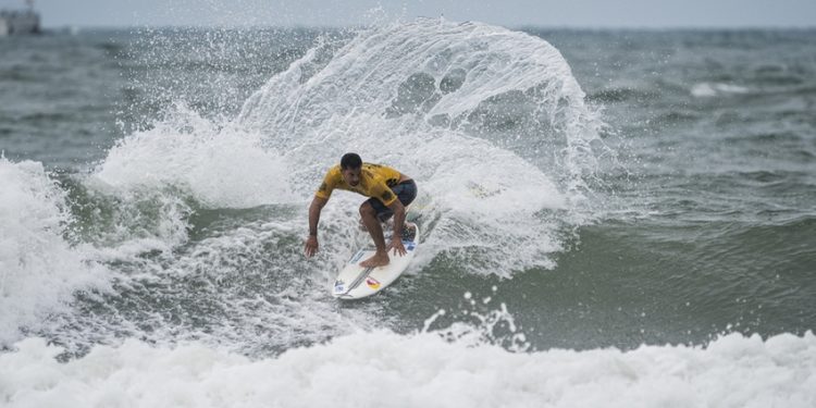 Surf : Michel Bourez représentera la France à Tokyo en 2020