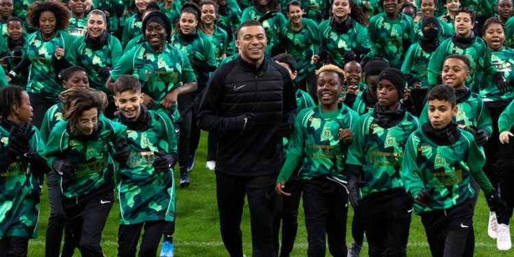 Business : Grâce à Nike, 130 jeunes de Bondy rencontrent Kylian Mbappé