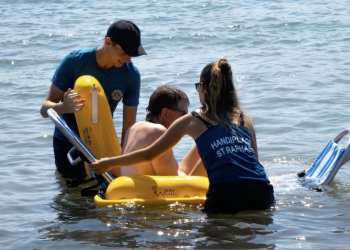 La base handiplage de Saint-Raphaël reçoit le prix de l’innovation