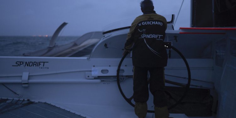 Voile : Yann Guichard abandonne sa tentative de record