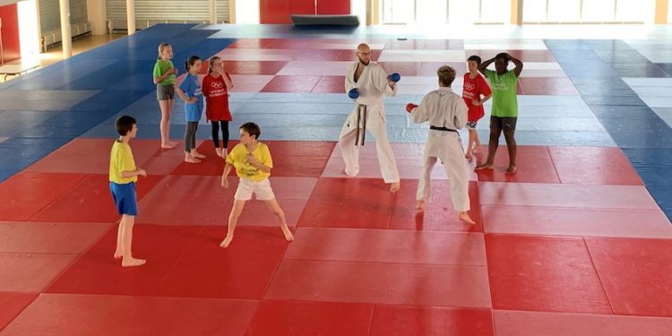 Des sportifs impliqués dans la Semaine olympique et paralympique