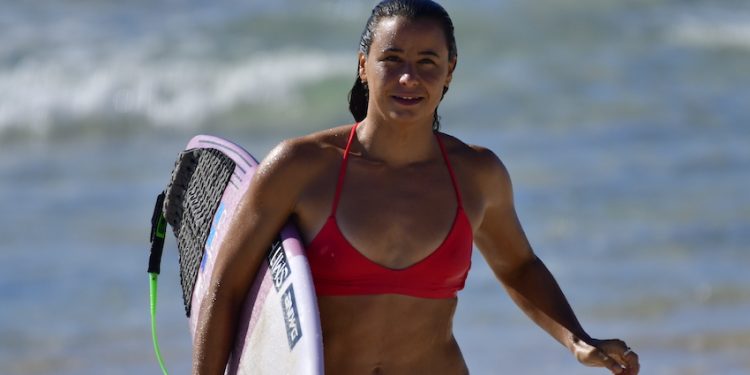 Surf : Johanne Defay va prendre la première vague olympique