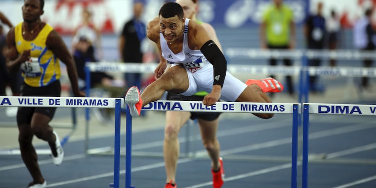 Sasha Zhoya bat le record du monde juniors du 60 m haies