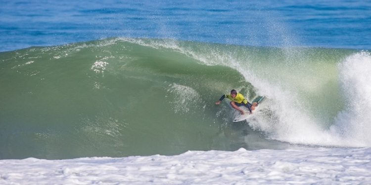 Les meilleurs surfeurs français remontent sur leur planche