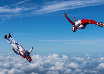Les disciplines artistiques du parachutisme dans le ciel lorrain