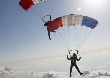 Parachutisme : le haut niveau français de voile contact à Besançon