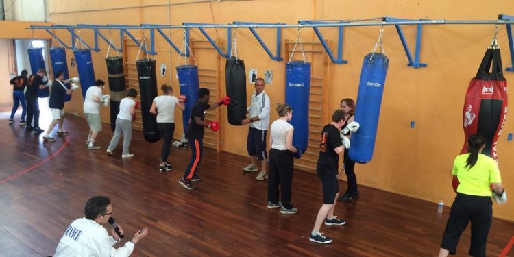 Miloé au côté de la FF SAVATE