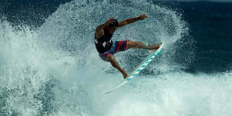 Surf : Hira Teriinatoofa nommé entraîneur olympique pour Paris 2024
