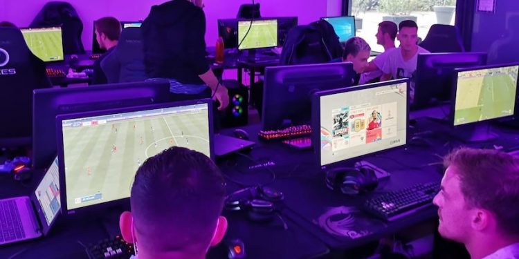 Être coach esport, ça s’apprend avec le CROS Région Sud