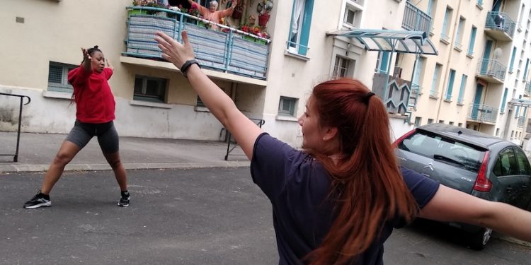 Novembre en confinement, sport aux balcons à Millau