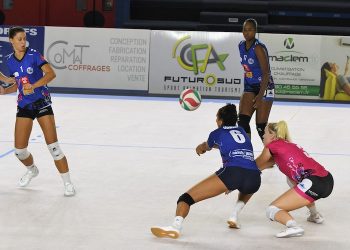 La formation en fer de lance du Nîmes Volley Ball