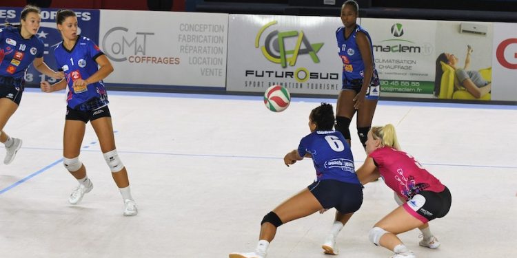 La formation en fer de lance du Nîmes Volley Ball