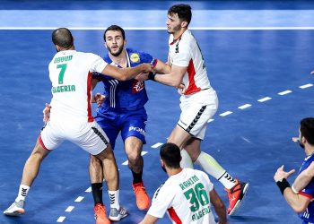 Handball : les Bleus s’imposent de justesse face à l’Algérie