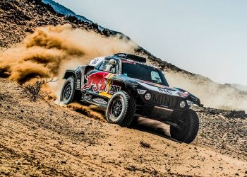 Dakar 2021 : Sainz se rebelle, Peterhansel toujours leader