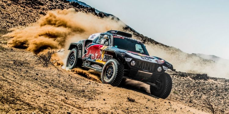 Dakar 2021 : Sainz se rebelle, Peterhansel toujours leader