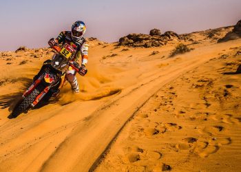 Dakar 2021 : Peterhansel reste leader, Cornejo abandonne