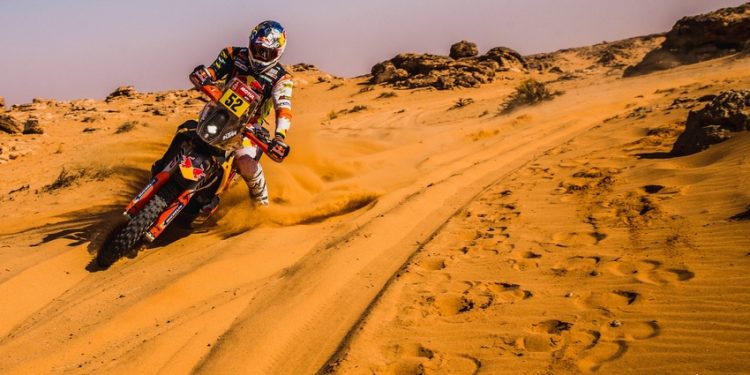 Dakar 2021 : Peterhansel reste leader, Cornejo abandonne