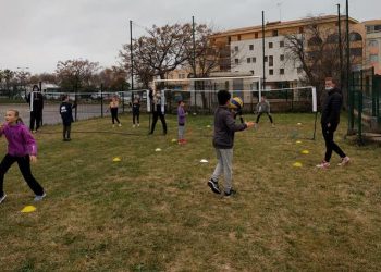 À Aragoland, le volley se pratique en extérieur