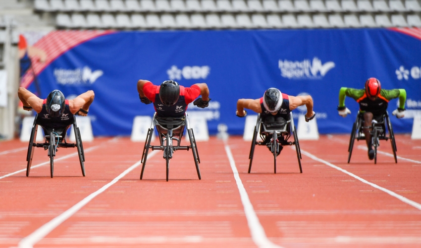  Le Département de l’Aube référent national « Sport et handicap » 6 mai 2021 12 h 00 min 0 1 Lauréat de l’appel à manifestation d’intérêt « Sport et handicap », lancé par l’Assemblée des Départements de France et le Comité paralympique sportif français, le Conseil départemental de l’Aube va contribuer à l’élaboration d’un guide national de bonnes pratiques en faveur de l’inclusion des personnes en situation de handicap par le sport.  Le Département de l’Aube a candidaté en avril dernier à l’appel à manifestation d’intérêt « Sport et handicap » porté par l’Assemblée des départements de France et le Comité paralympique sportif français. Sur 25 candidatures, le dossier « sport et handicap » de l’Aube a été retenu. L’Aube accède ainsi au groupe de travail aux côtés du Doubs, de la Loire-Atlantique et du Pas-de-Calais, également lauréats. Ensemble, ils partageront leurs expériences en termes de structuration de la politique « sport et handicap » et travailleront conjointement à la formalisation d’un guide de bonnes pratiques – qui sera diffusé à tous les Départements – pour développer la coopération « sport et handicap » dans les territoires et intégrer plus de sport dans la vie et les parcours des personnes en situation de handicap.      « Le handicap est une notion importante pour un Département car il affecte la vie quotidienne des personnes concernées dans de nombreux domaines », confie Philippe Pichery, président du Conseil départemental de l’Aube. « C’est pourquoi le Département souhaite traiter le handicap de manière transversale dans ses politiques publiques. Les Jeux de Paris 2024 sont une opportunité exceptionnelle d’aborder le handicap par le sport et la santé. De nombreuses actions ont été entreprises par le Département dans ce sens, en s’appuyant sur la mobilisation et la coordination de tous les acteurs concernés par le sport et le handicap dans l’Aube. » Olivier Navarranne Crédit photos : Icon Sport et  ARTICLES SIMILAIRES Handisport : Le Meeting de Poitiers décisif en vue des Jeux Mai 05, 2021 0 0 Cécile Hernandez-Cervellon : « Pour avoir un arc-en-ciel, il faut avoir des orages » Mai 02, 2021 0 1 Handisport : 4e édition pour le Raid handi-valide des Deux-Sèvres Avr 30, 2021 0 0 PAS ENCORE DE COMMENTAIRE... PUBLIER UN COMMENTAIRE  Enregistrer mes données pour mes prochains commentaires.  Oui, ajoutez moi à votre liste de diffusion. RESTEZ CONNECTES  LE MAGAZINE DU MOIS