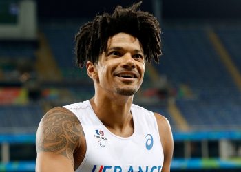 Des athlètes courent pour nettoyer la ville à Lyon