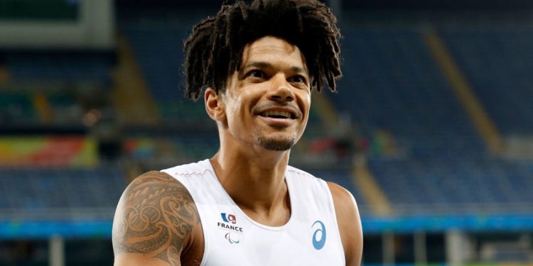 Des athlètes courent pour nettoyer la ville à Lyon