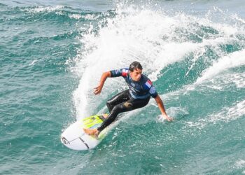 Surf : Jérémy Florès met fin à sa carrière